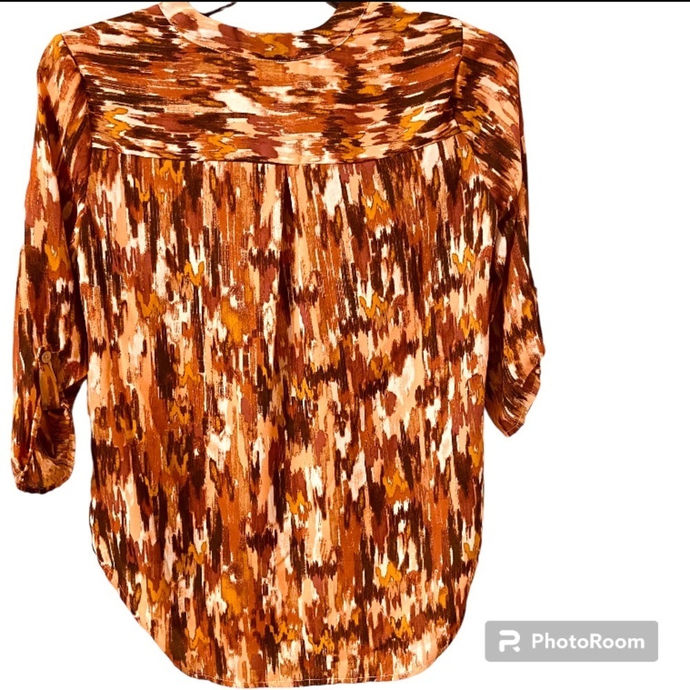 Cure Pullover Bright Abstract Print 3/4 Sleeves High Low Blouse in Brown. - Picture 2 of 8